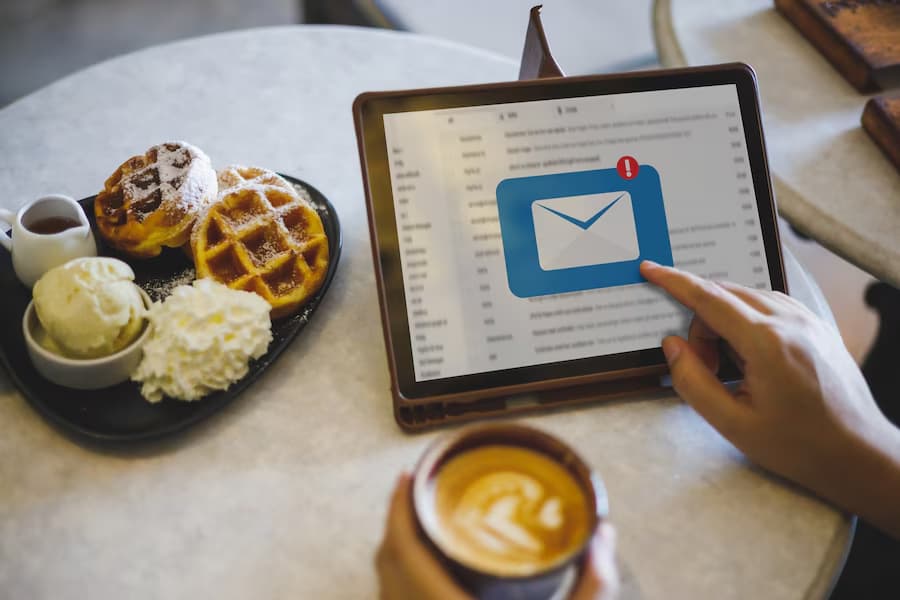 Unread mail message on the tablet screen